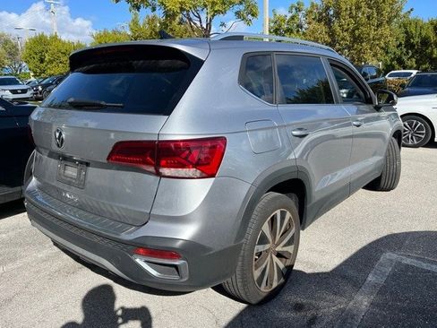 Used 2022 Volkswagen Taos SE image 3