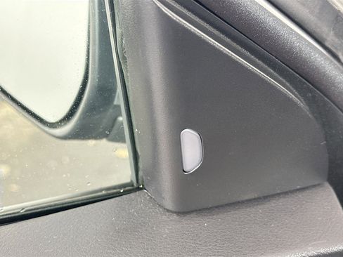 Used 2024 Nissan Kicks SV image 16