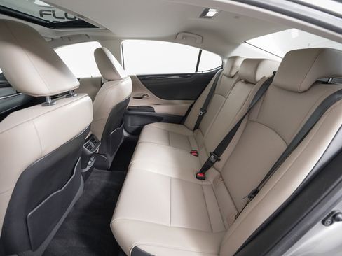 Certified 2020 Lexus ES 300h w/ Premium Package image 13