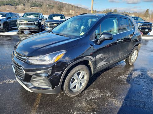 Used 2020 Chevrolet Trax LT w/ LT Convenience Package image 4