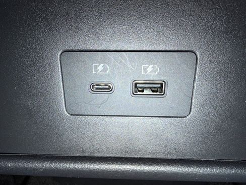 Used 2023 Nissan Rogue SV image 32