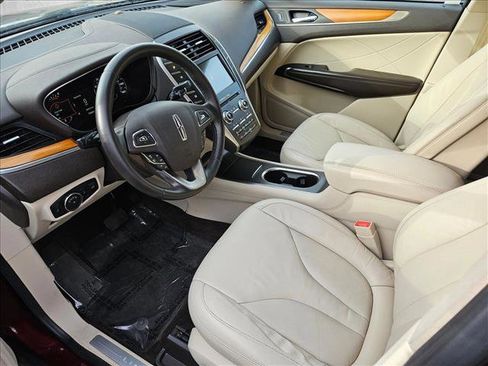 Used 2017 Lincoln MKC Select image 9