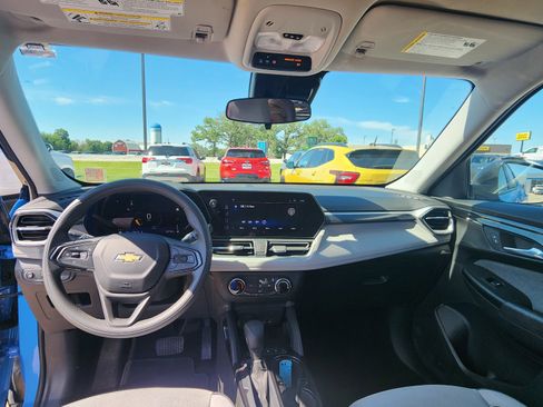 Used 2024 Chevrolet TrailBlazer LS w/ LS Convenience Package AWD/4WD image 18