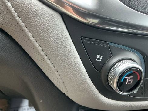 Used 2019 Chevrolet Equinox Premier AWD/4WD image 22
