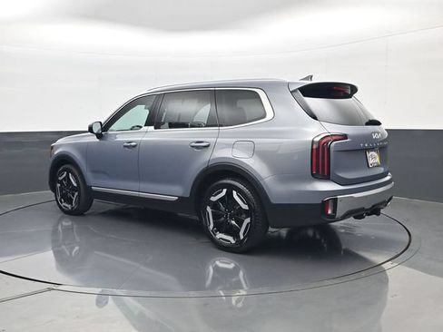 Used 2024 Kia Telluride EX w/ EX Captain's Chair Package AWD/4WD image 7
