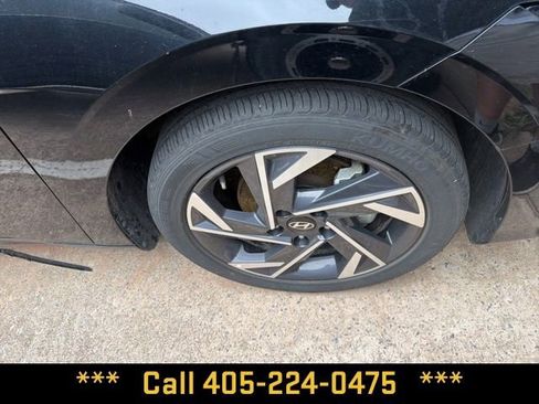 Used 2025 Hyundai Elantra SEL image 7