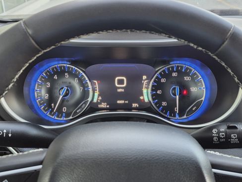 Used 2025 Chrysler Pacifica Select FWD image 51