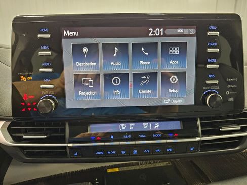 Used 2021 Toyota Sienna XLE w/ XLE Plus Package image 28