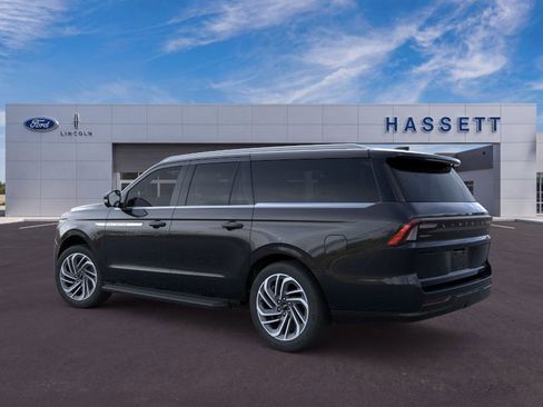 New 2026 Lincoln Navigator L Premier AWD/4WD image 4