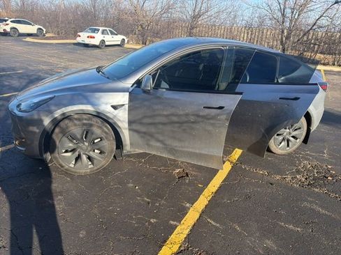 Used 2024 Tesla Model Y Long Range image 13