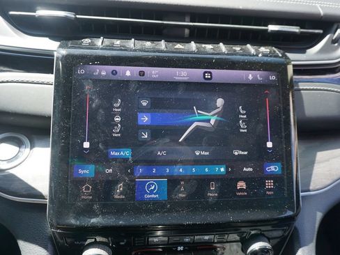 Used 2022 Jeep Grand Cherokee Limited w/ Luxury Tech Group II RWD image 11