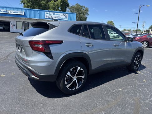 Used 2025 Chevrolet Trax RS w/ Driver Confidence Package FWD image 5