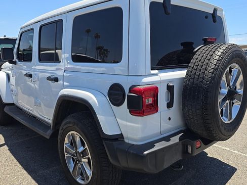 Used 2018 Jeep Wrangler Unlimited Sahara AWD/4WD image 3