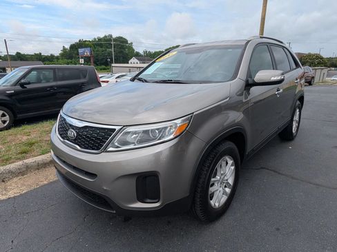 Used 2015 Kia Sorento LX FWD image 3