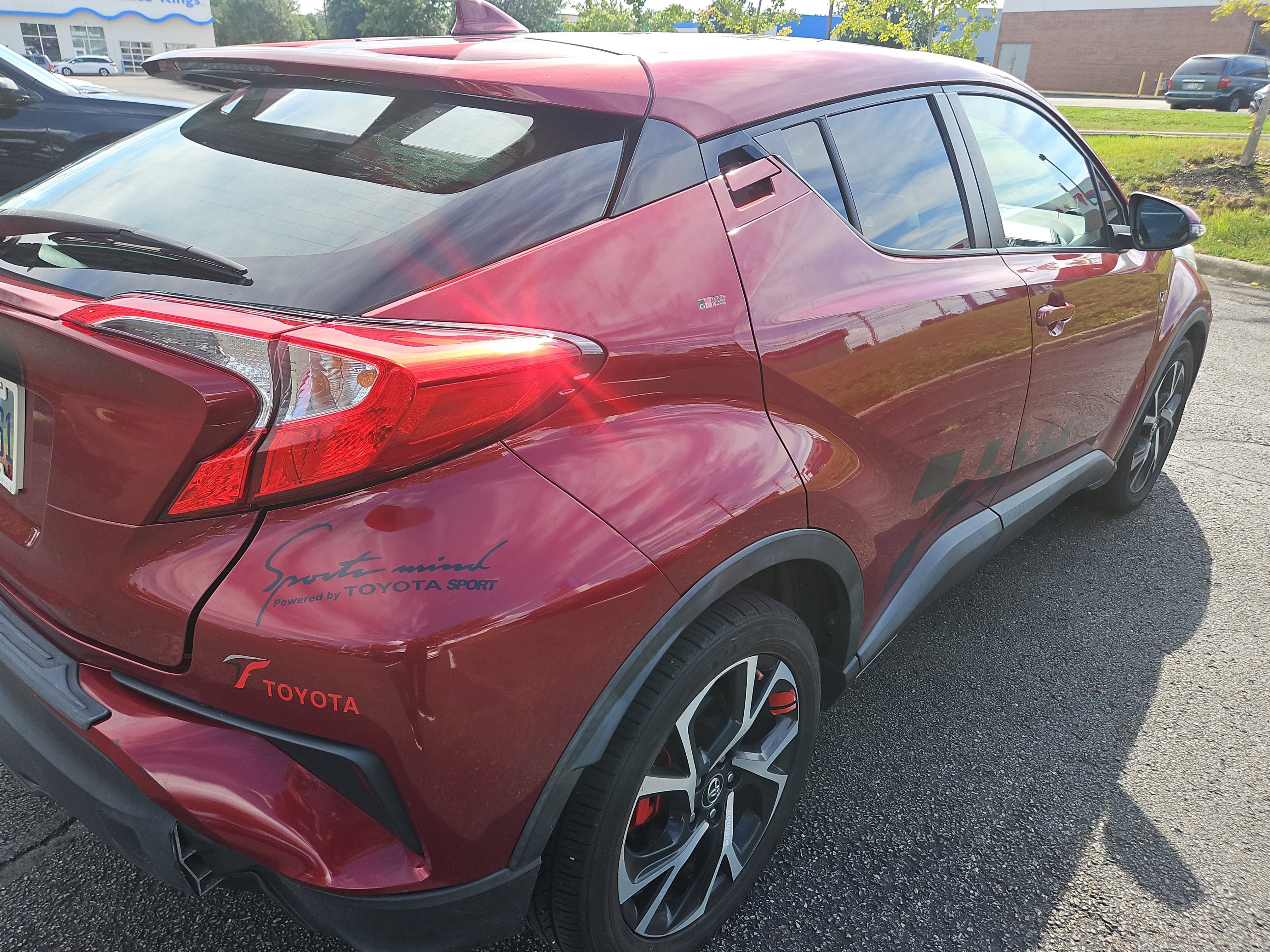 Used 2018 Toyota C-HR XLE FWD image 11