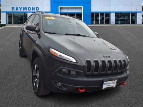 Used 2016 Jeep Cherokee Trailhawk w/ Comfort/Convenience Group image 9