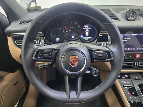 Certified 2025 Porsche Macan image 15
