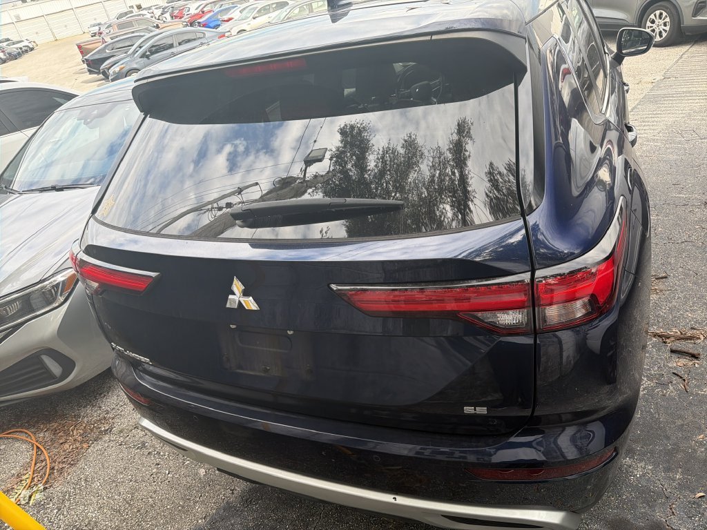 Used 2023 Mitsubishi Outlander SE FWD image 5