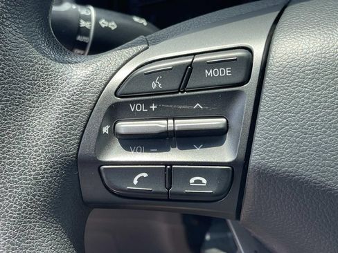 Used 2021 Hyundai Kona SE FWD image 32