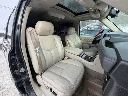 Used 2004 Cadillac Escalade ESV Platinum image 13