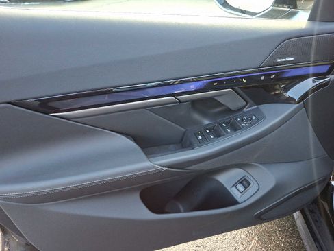 Used 2024 BMW i5 eDrive40i w/ Premium Package image 12