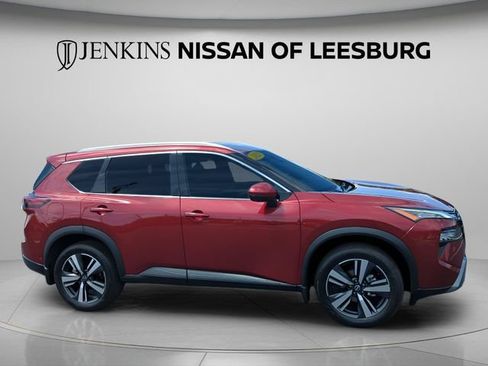 Certified 2025 Nissan Rogue SL FWD image 2
