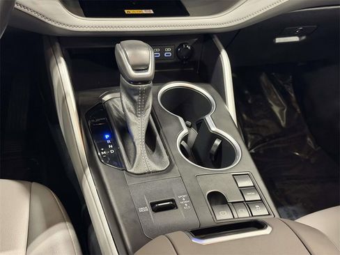 Used 2023 Toyota Highlander XLE image 20