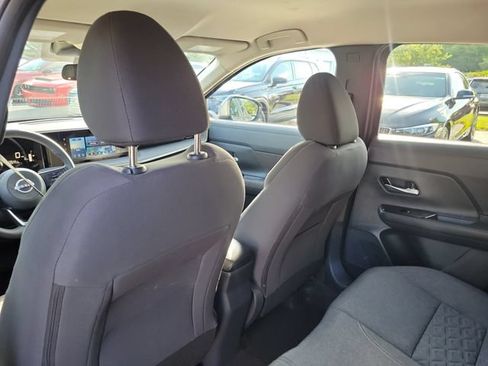 Used 2025 Nissan Kicks SV FWD image 10