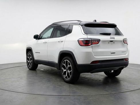 Used 2025 Jeep Compass Limited image 6