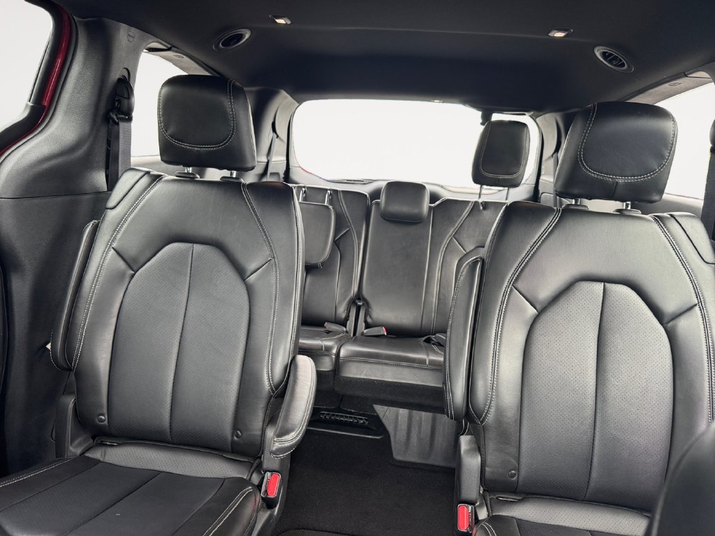 Used 2025 Chrysler Pacifica Select FWD image 13