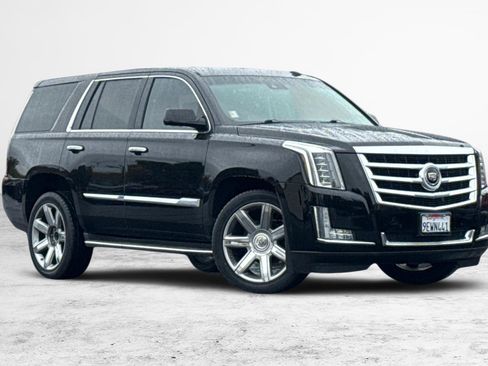 Used 2015 Cadillac Escalade Premium image 2