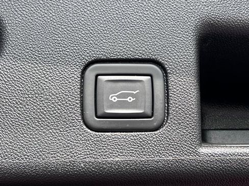 Used 2023 Chevrolet Equinox RS AWD/4WD image 32