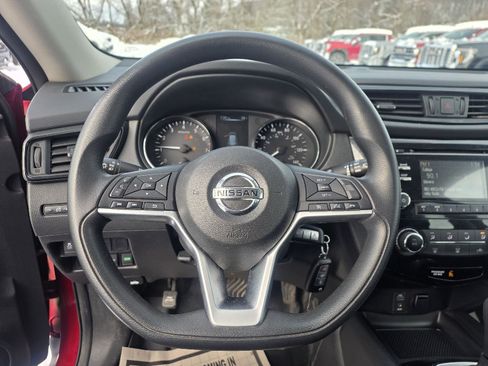 Used 2017 Nissan Rogue S image 3