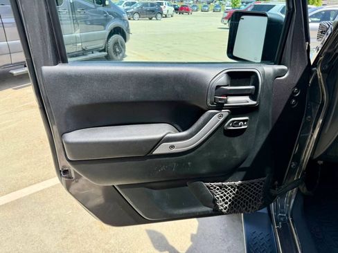 Used 2018 Jeep Wrangler Unlimited Sahara w/ Max Tow Package AWD/4WD image 12