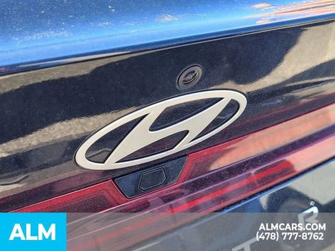 Used 2024 Hyundai Elantra Limited image 9