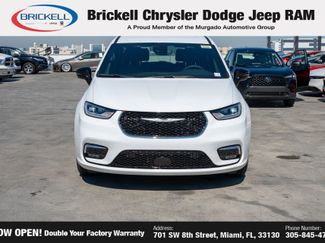 New 2026 Chrysler Pacifica Select video 2