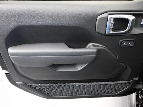 New 2025 Jeep Gladiator Rubicon w/ Safety Group AWD/4WD image 12