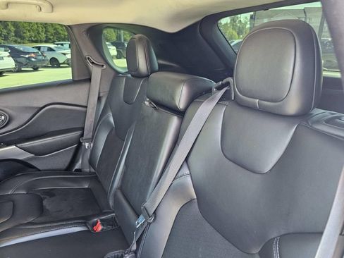 Used 2021 Jeep Cherokee Latitude Plus FWD image 37