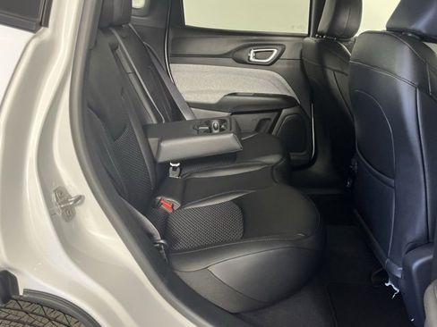 New 2025 Jeep Compass Latitude image 28