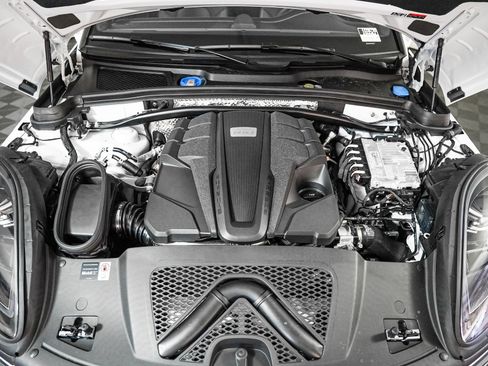 New 2026 Porsche Macan S image 13