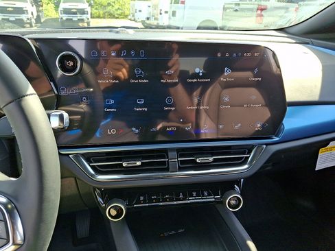 New 2026 Chevrolet Equinox EV LT FWD image 12