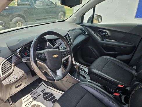 Used 2020 Chevrolet Trax LT w/ Redline Edition AWD/4WD image 7
