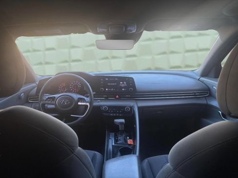 Used 2022 Hyundai Elantra SEL image 19