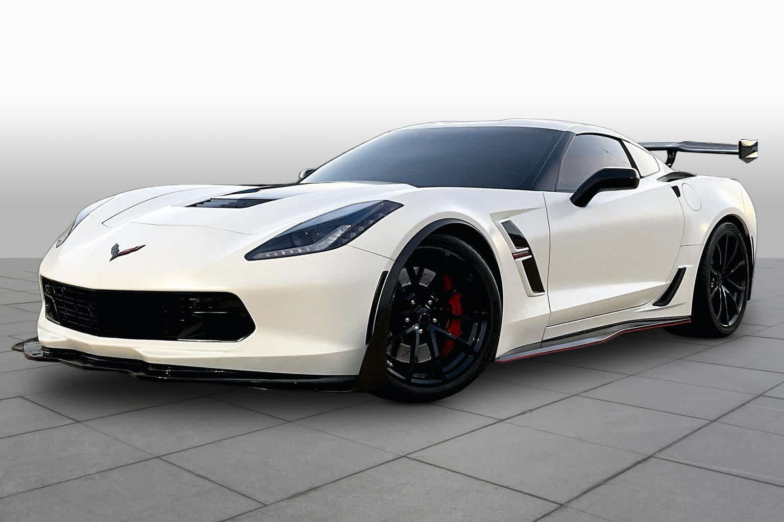 Used 2019 Chevrolet Corvette Grand Sport RWD image 2