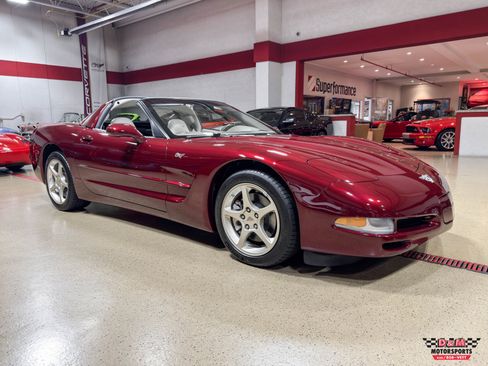 Used 2003 Chevrolet Corvette 50th Anniversary Edition w/ Preferred Equipment Group RWD image 7