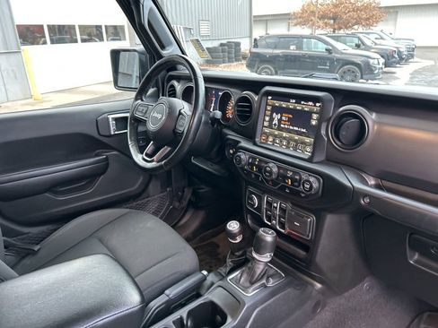 Used 2021 Jeep Gladiator Willys image 43