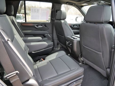 Used 2025 GMC Yukon Denali w/ Sun & Power Step Package image 22