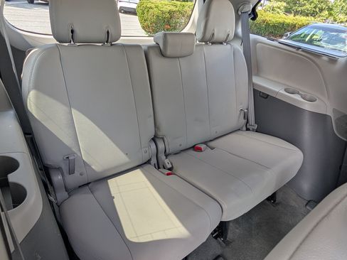 Used 2015 Toyota Sienna XLE w/ XLE Navigation Package FWD image 13