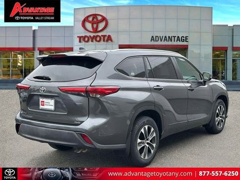 Used 2023 Toyota Highlander XLE AWD/4WD image 7