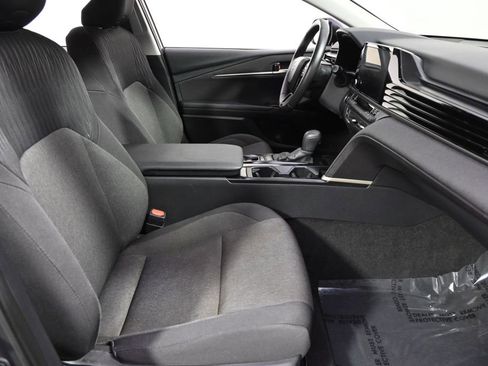 Used 2025 Toyota Camry LE w/ Convenience Package image 16